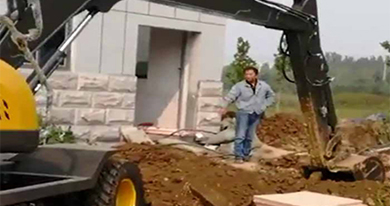 農用小型挖機施工作業時需要注意什么事項？